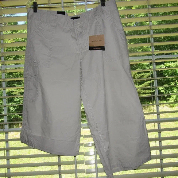 NWT CALVIN KLEIN JEANS Cropped Pants Size 16 - Picture 1 of 5